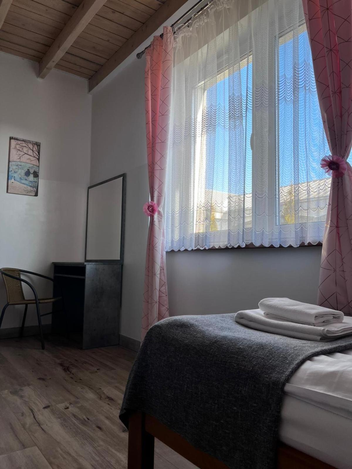 Apartamenty Roza Wiatrow Solec-Zdrój Kültér fotó